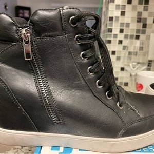 Black wedge sneaker shoe